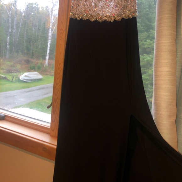 Black slit Formal/Prom-Dress sparkle top. - Picture 9 of 9